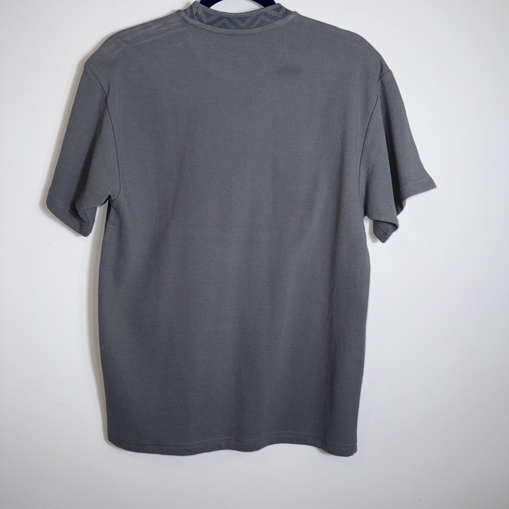 Maui and Sons T Shirt Mens Size M Grey Tribal Collar Surf Beach Vacation - Picture 2 of 8